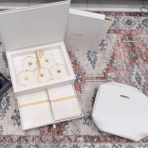 NIB La Prairie Luxurious Stationary set AND Bag